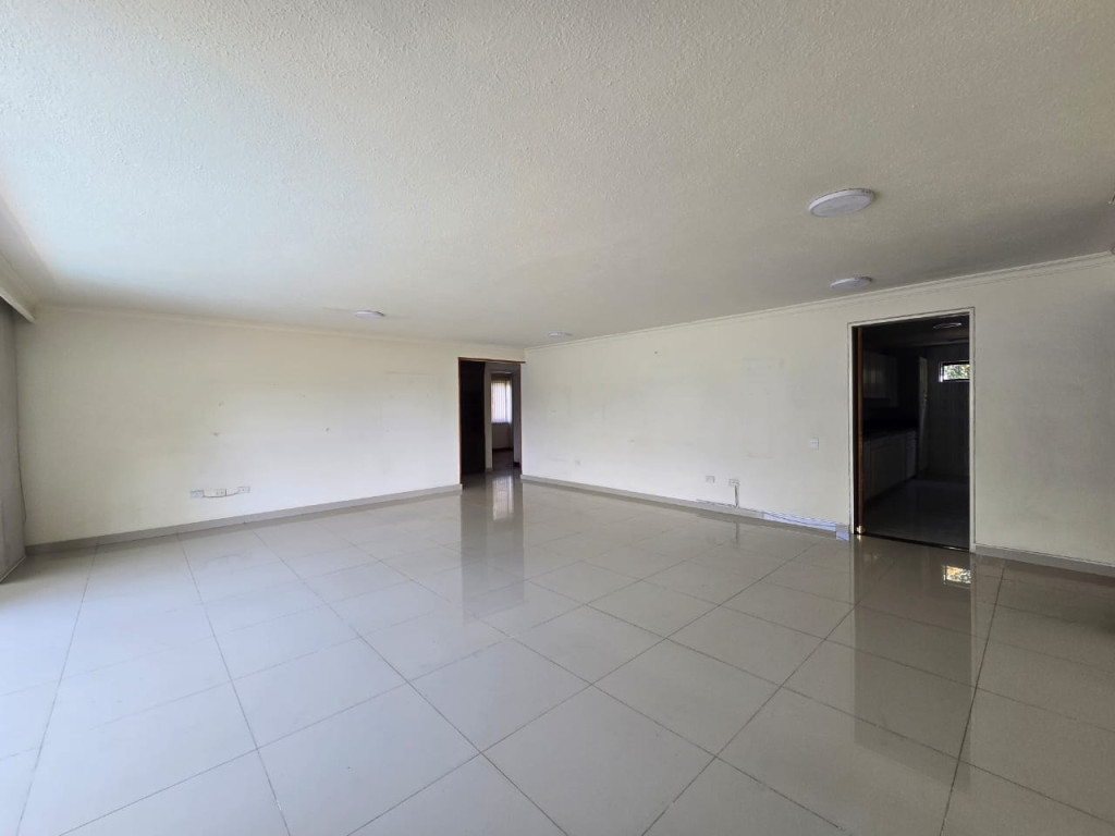 Apartamento En Arriendo - Urbanización La Flora, Cali