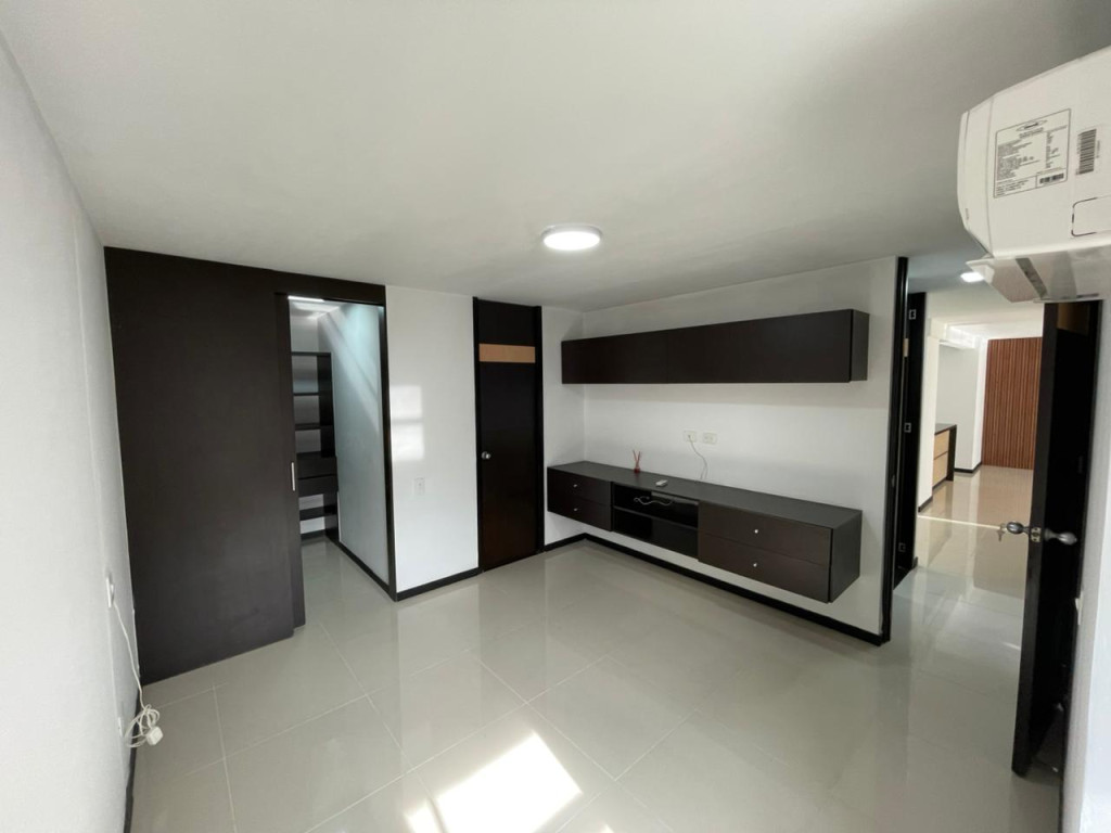 Apartamento En Arriendo - Ciudad Jardín, Cali