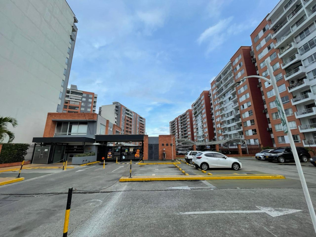 Apartamento En Arriendo - Ciudad Jardín, Cali