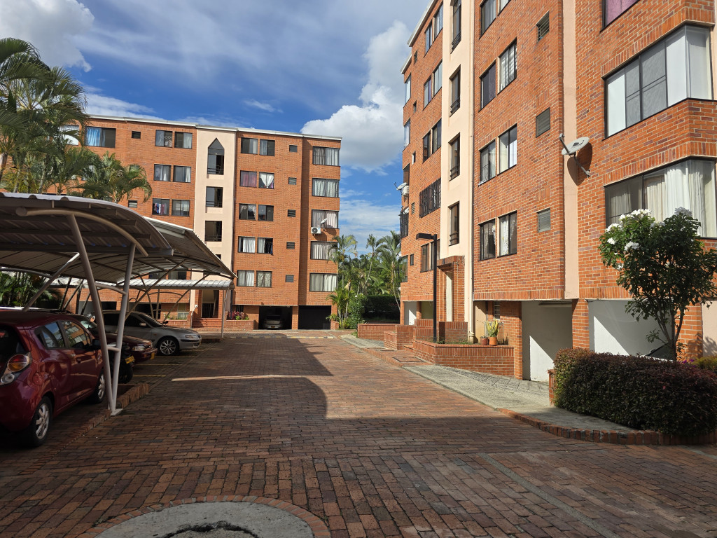 Apartamento En Venta - La Hacienda, Cali