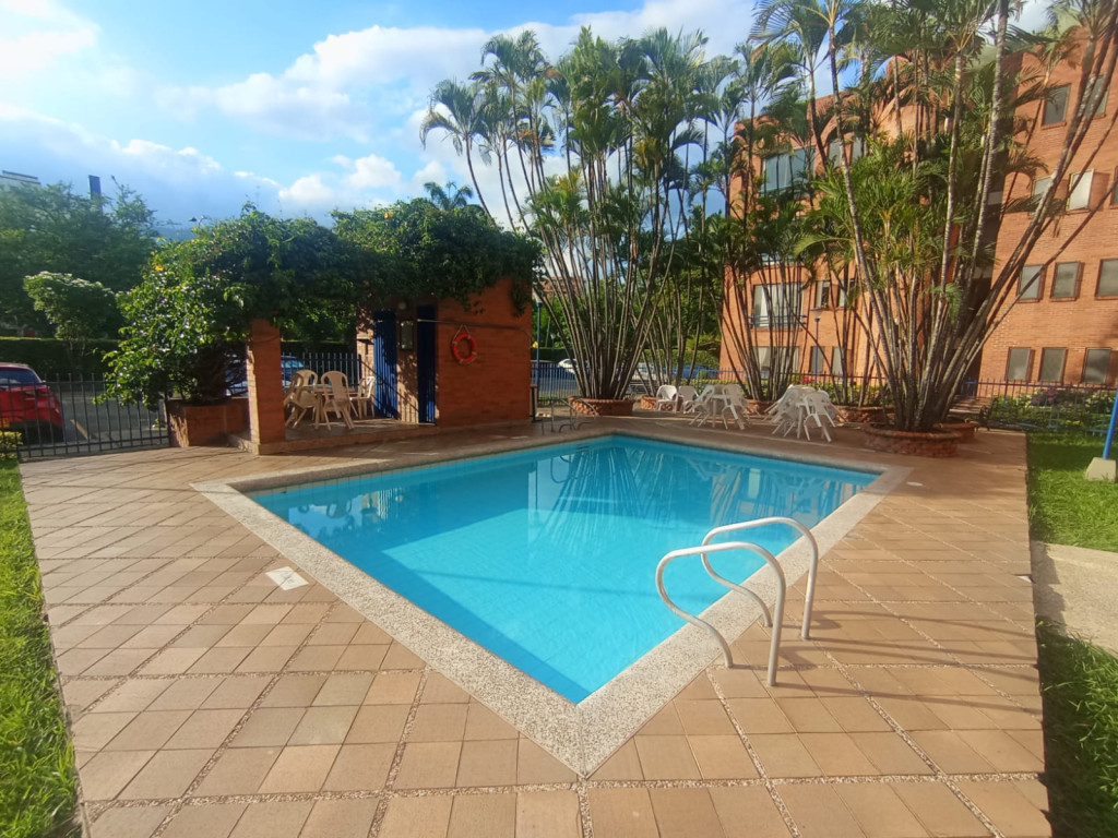 Apartamento En Arriendo - Urbanización La Flora, Cali