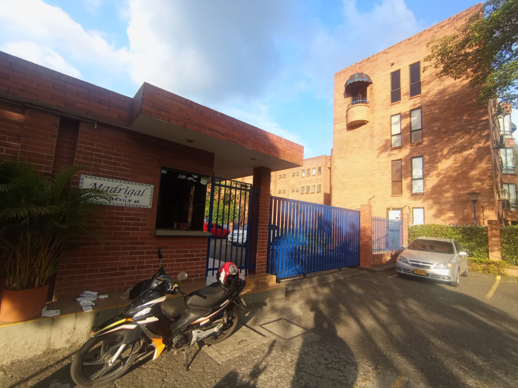 Apartamento En Arriendo - Urbanización La Flora, Cali