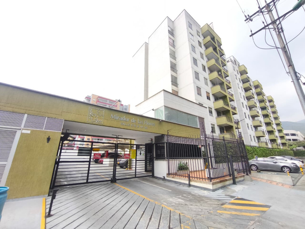 Apartamento En Arriendo - Urbanización La Flora, Cali