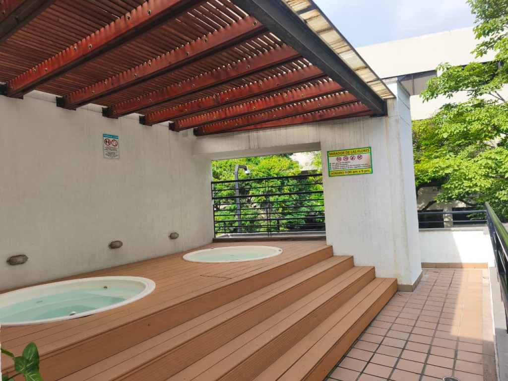 Apartamento En Arriendo - Urbanización La Flora, Cali