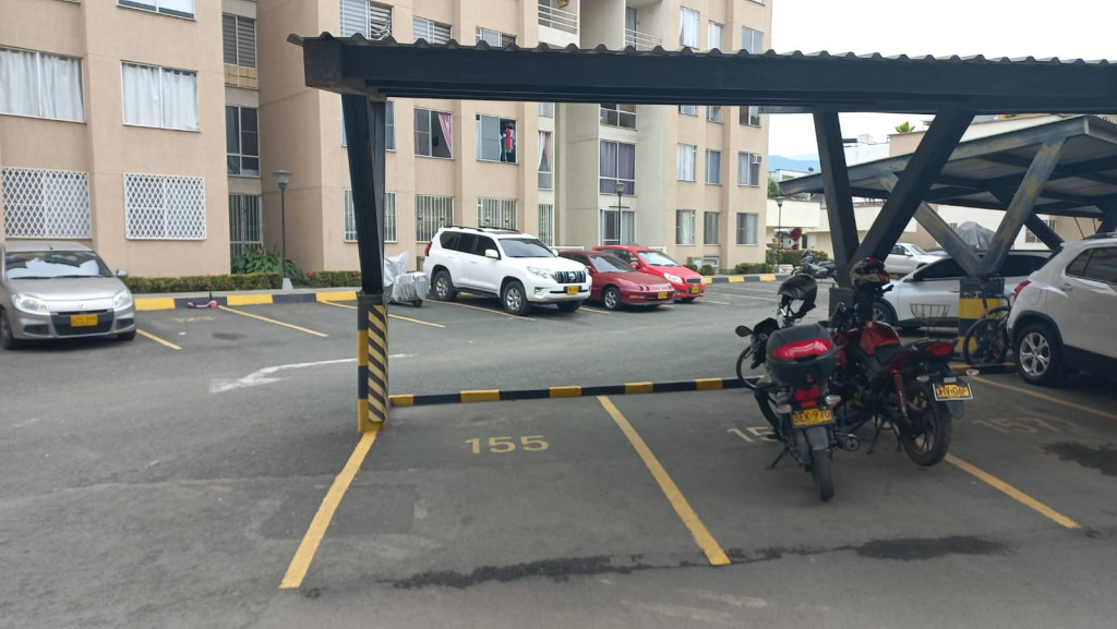 Apartamento En Arriendo - Urbanización La Flora, Cali