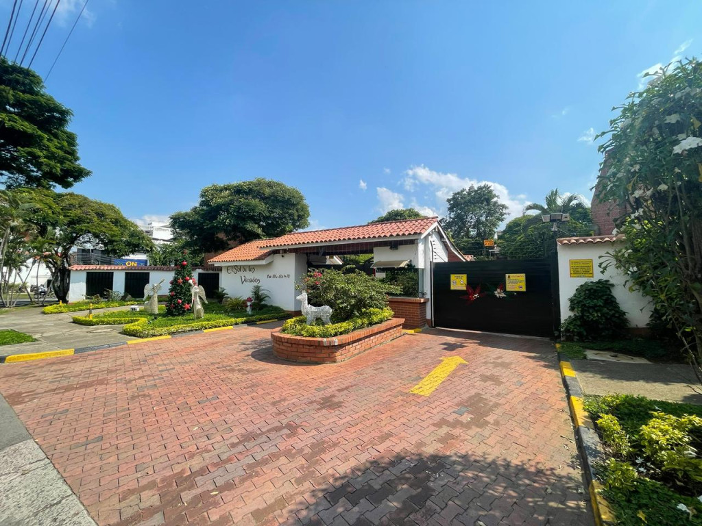 Casa En Arriendo - Ciudad Jardín, Cali