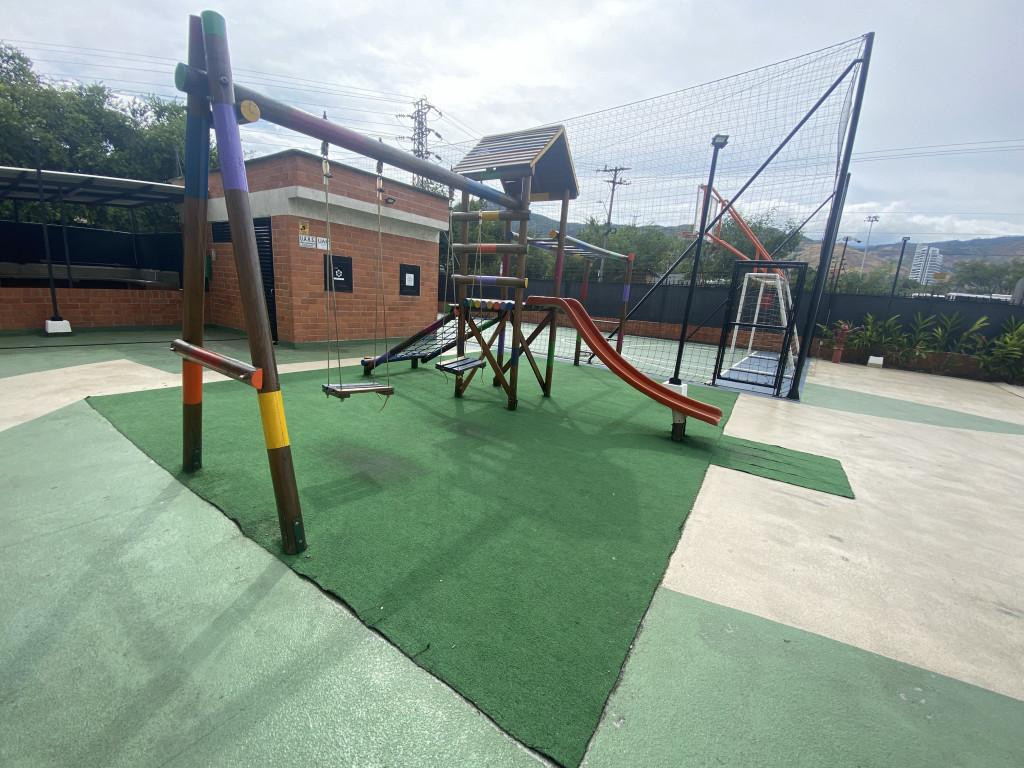 Apartamento En Arriendo - Prados Del Norte, Cali