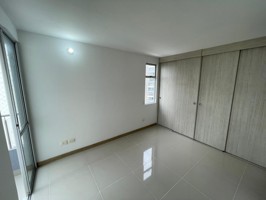 Apartamento En Arriendo - Urbanización La Flora, Cali