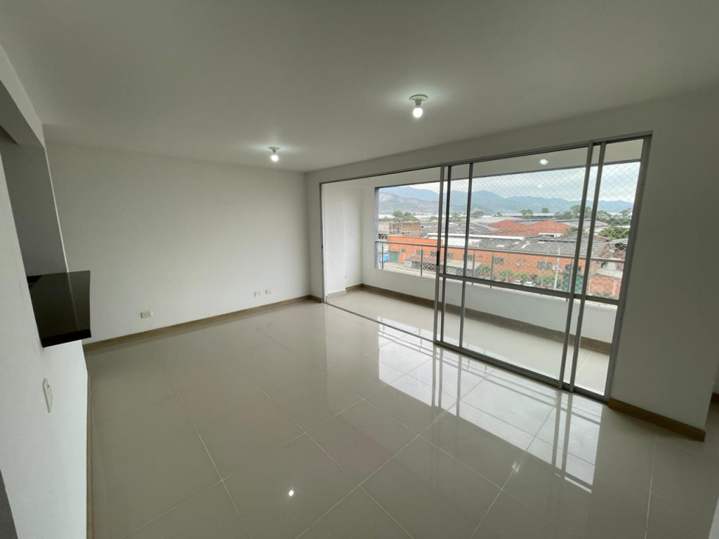 Apartamento En Arriendo - Urbanización La Flora, Cali