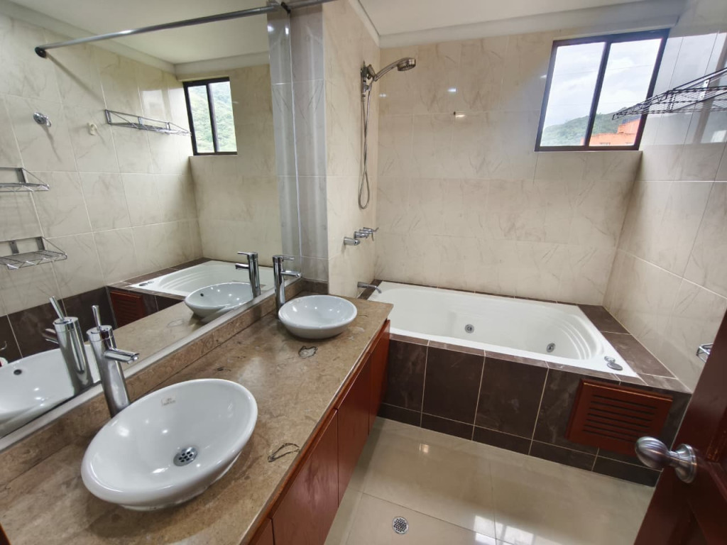 Apartamento En Arriendo - Bajo Aguacatal, Cali
