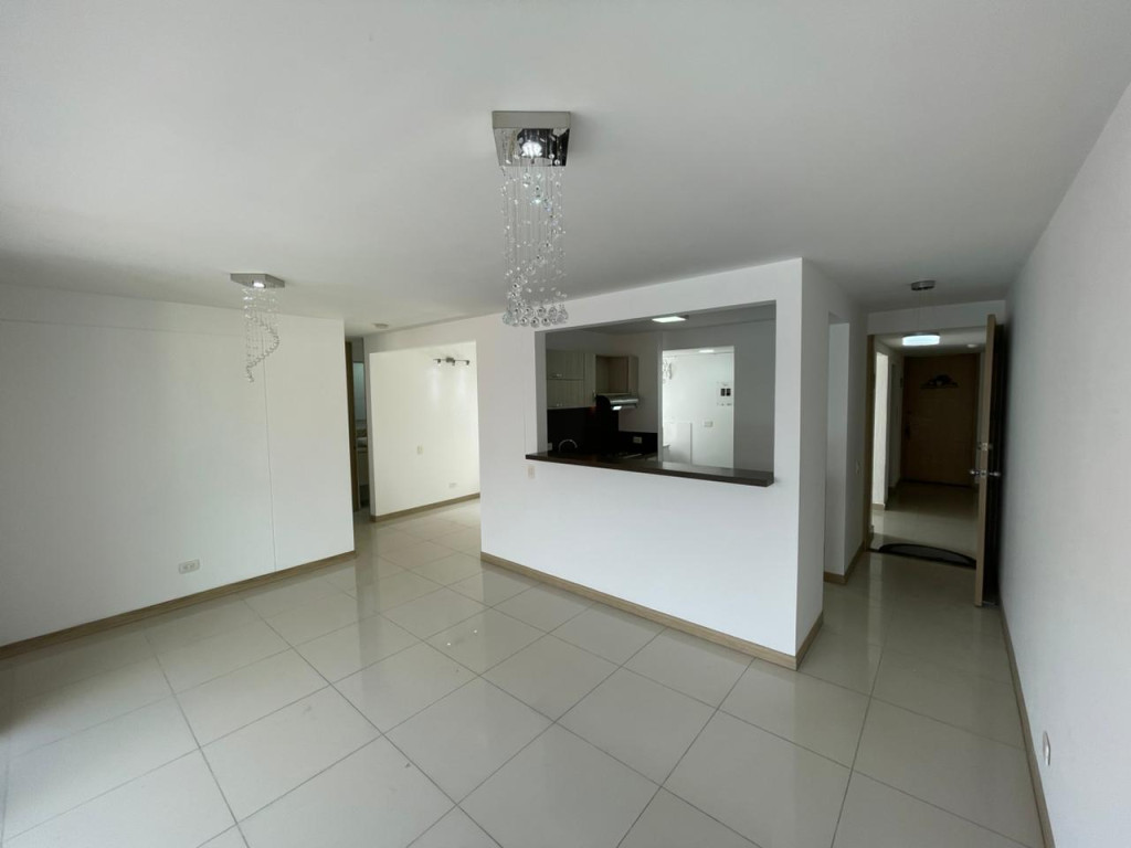 Apartamento En Arriendo - Urbanización La Flora, Cali