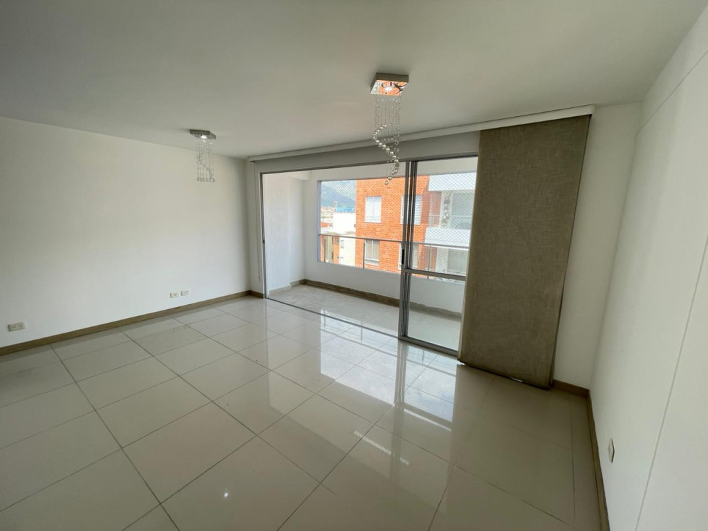 Apartamento En Arriendo - Urbanización La Flora, Cali