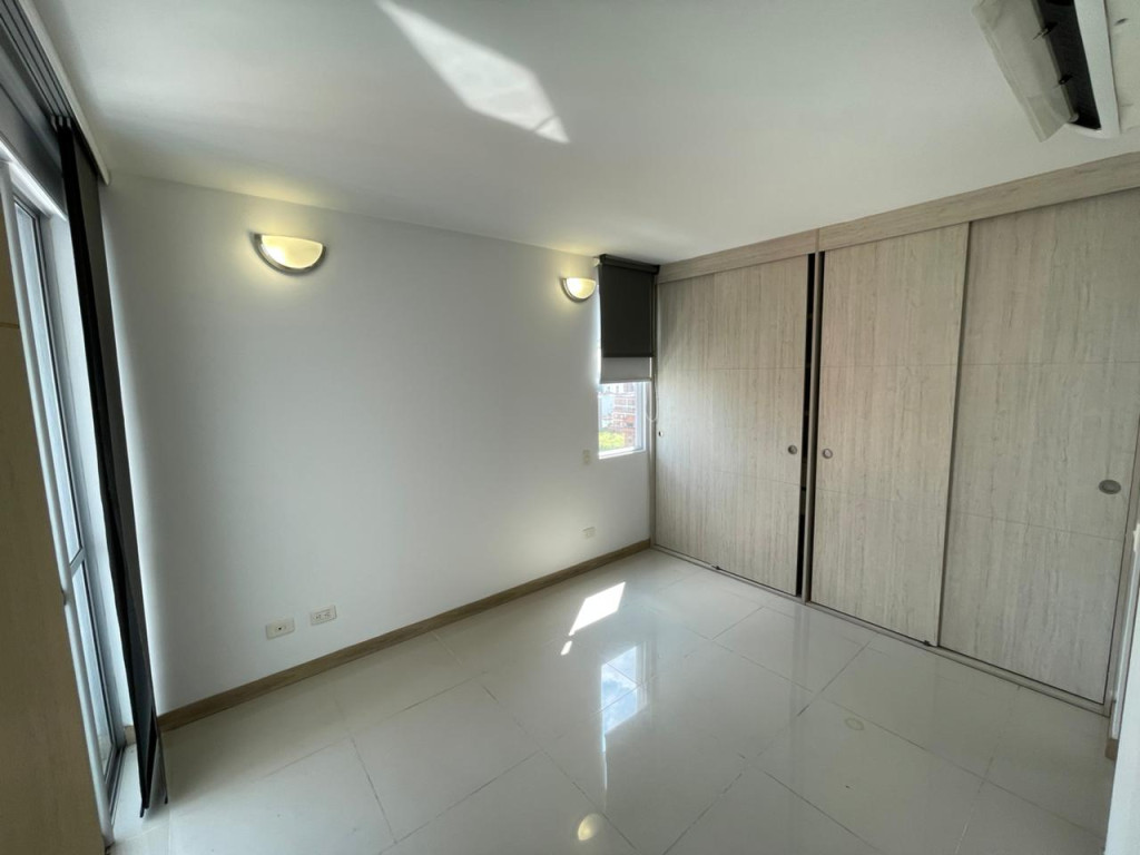 Apartamento En Arriendo - Urbanización La Flora, Cali