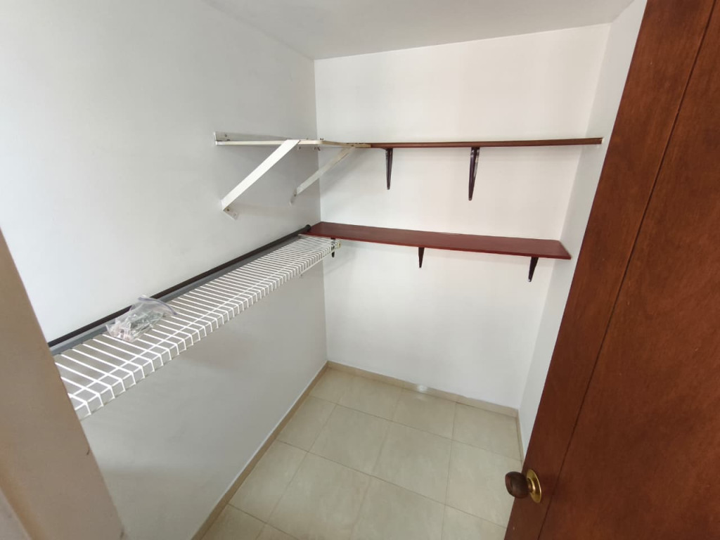 Apartamento En Venta - Urbanización La Flora, Cali