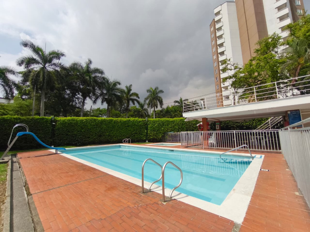 Apartamento En Venta - Urbanización La Flora, Cali