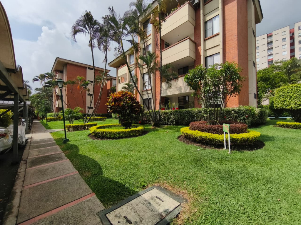 Apartamento En Venta - Urbanización La Flora, Cali