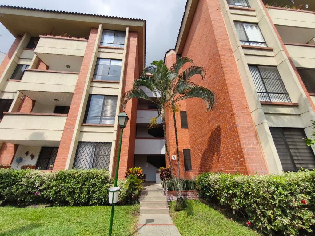 Apartamento En Venta - Urbanización La Flora, Cali