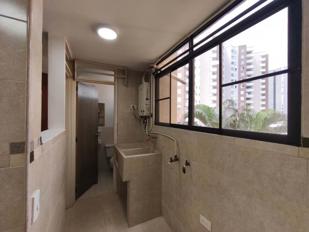 Apartamento En Venta - Urbanización La Flora, Cali