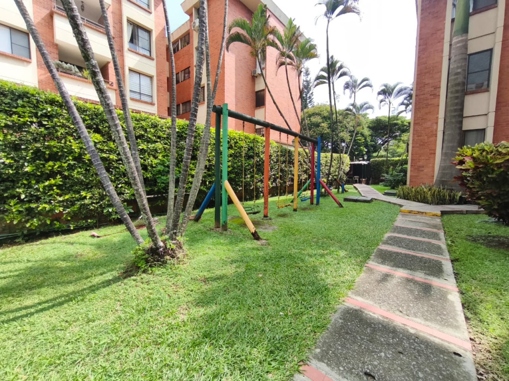 Apartamento En Venta - Urbanización La Flora, Cali