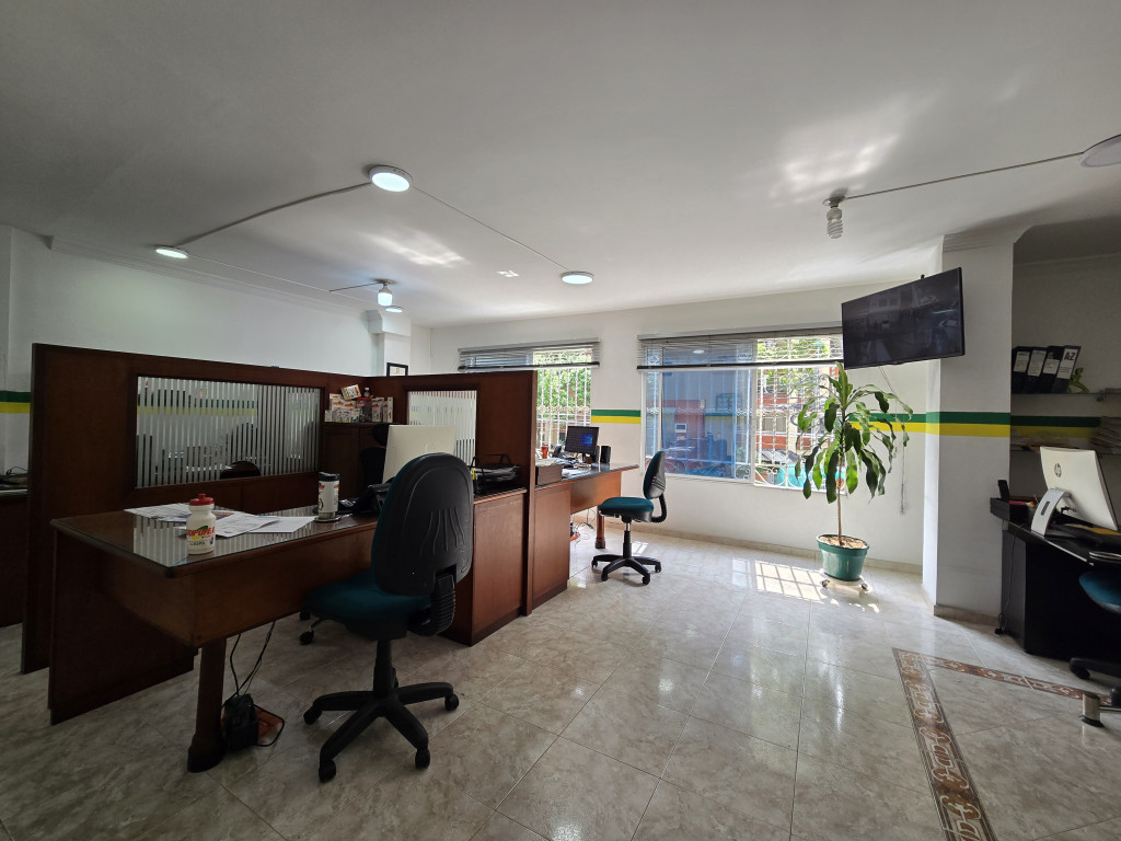 Bodega En Venta - Urbanización Colseguros, Cali