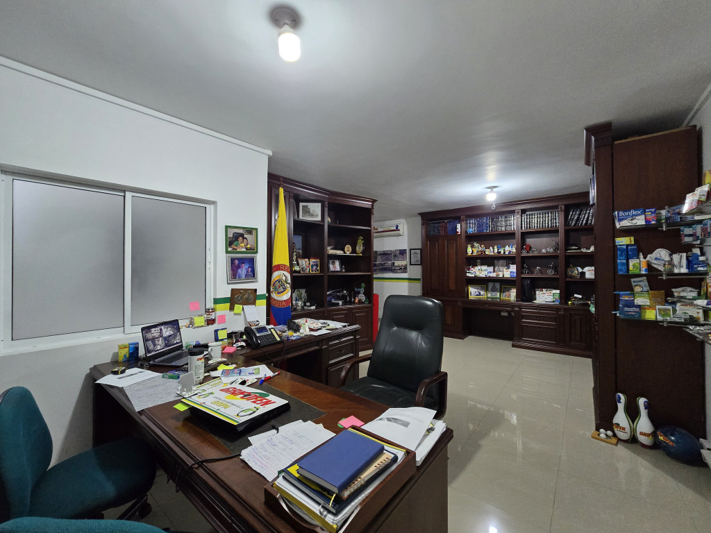 Bodega En Venta - Urbanización Colseguros, Cali