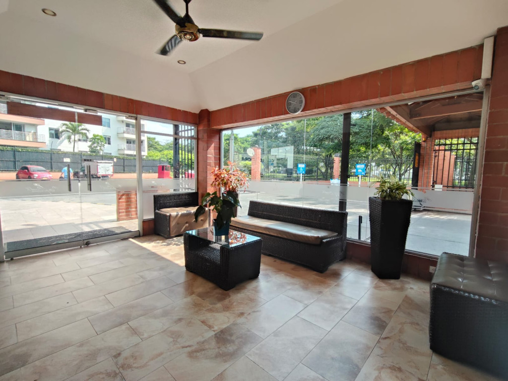 Apartamento En Arriendo - Urbanización La Flora, Cali