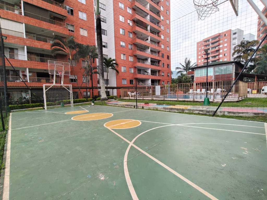 Apartamento En Arriendo - Urbanización La Flora, Cali