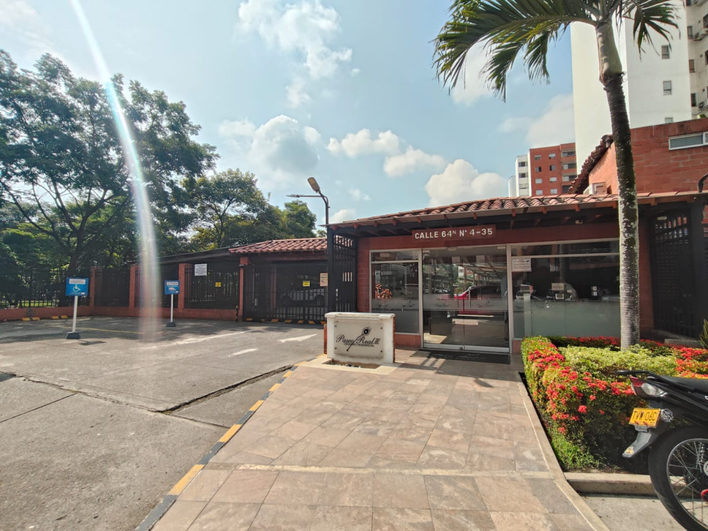 Apartamento En Arriendo - Urbanización La Flora, Cali