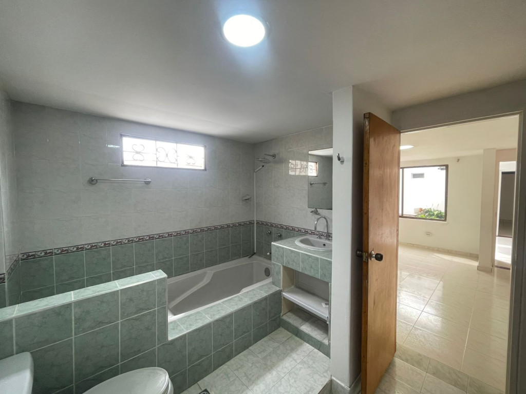 Casa En Arriendo - El Limonar, Cali