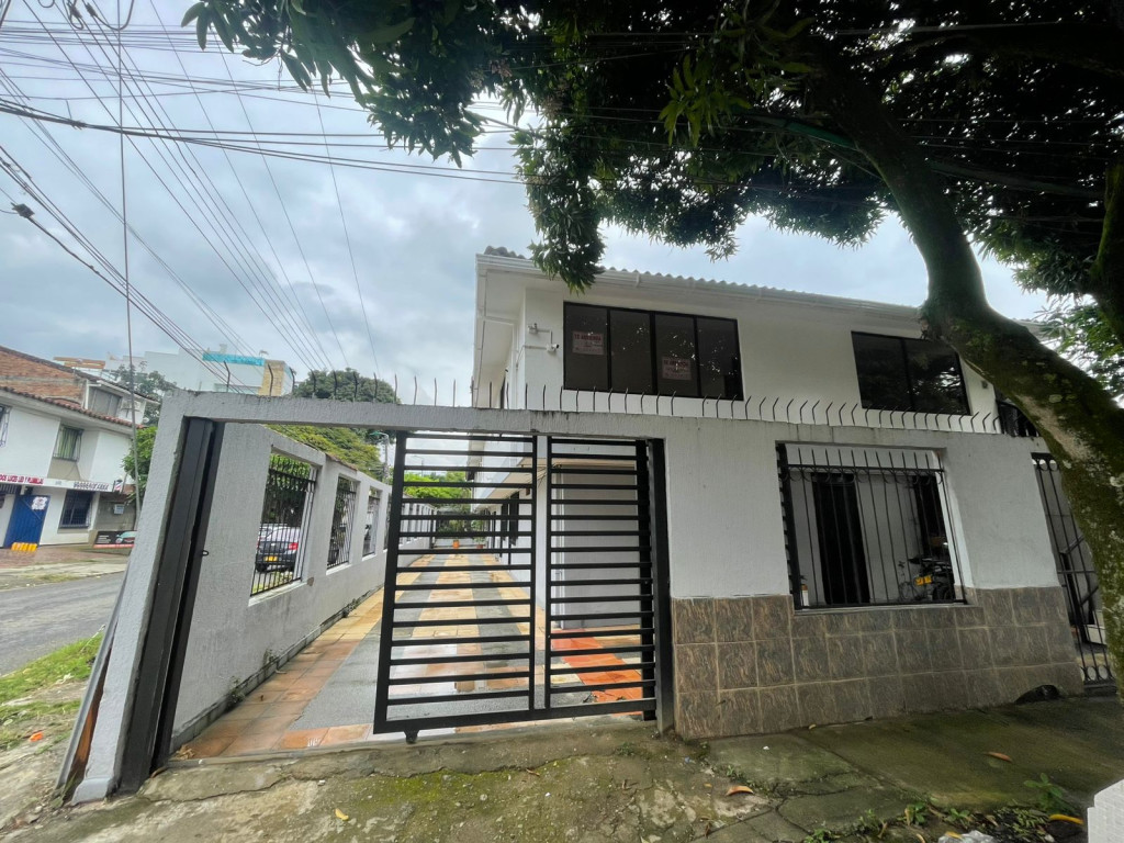 Casa En Arriendo - El Limonar, Cali