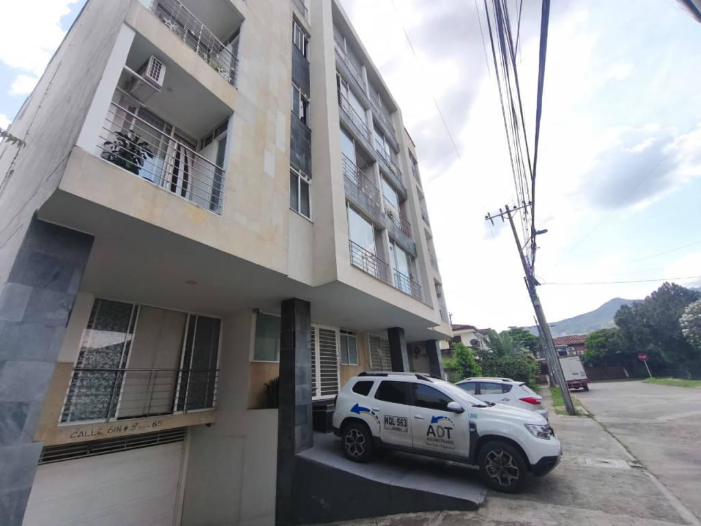 Apartamento En Arriendo - Urbanización La Flora, Cali