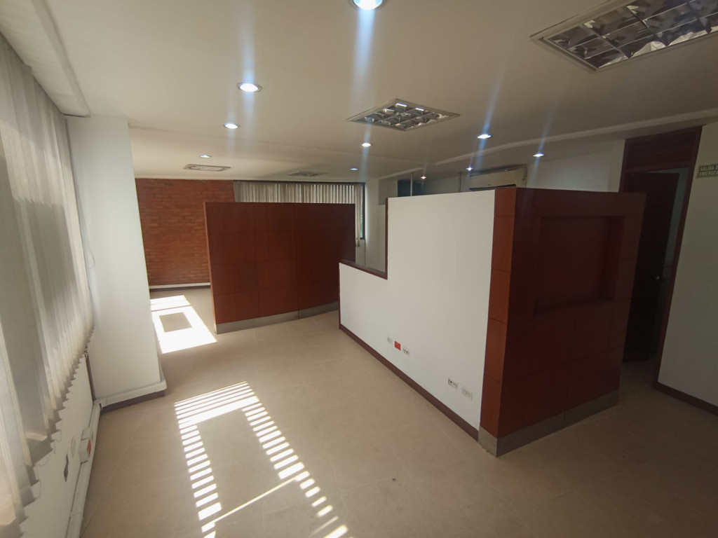 Local En Arriendo - Chipichape, Cali