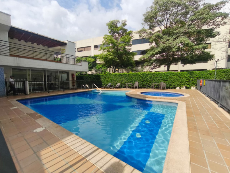 Apartamento En Venta - Urbanización La Flora, Cali