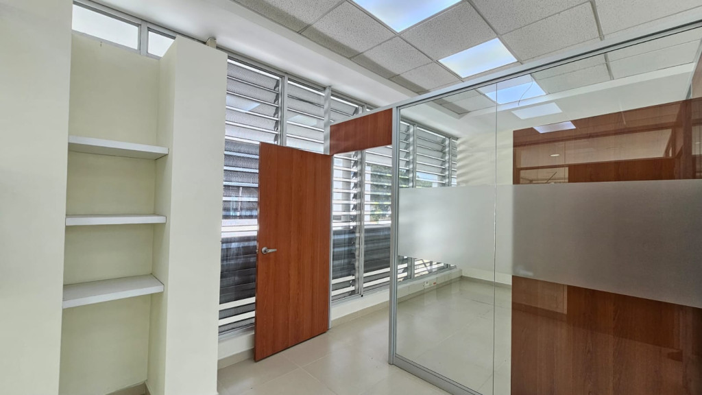 Local En Arriendo - Ciudad Jardín, Cali