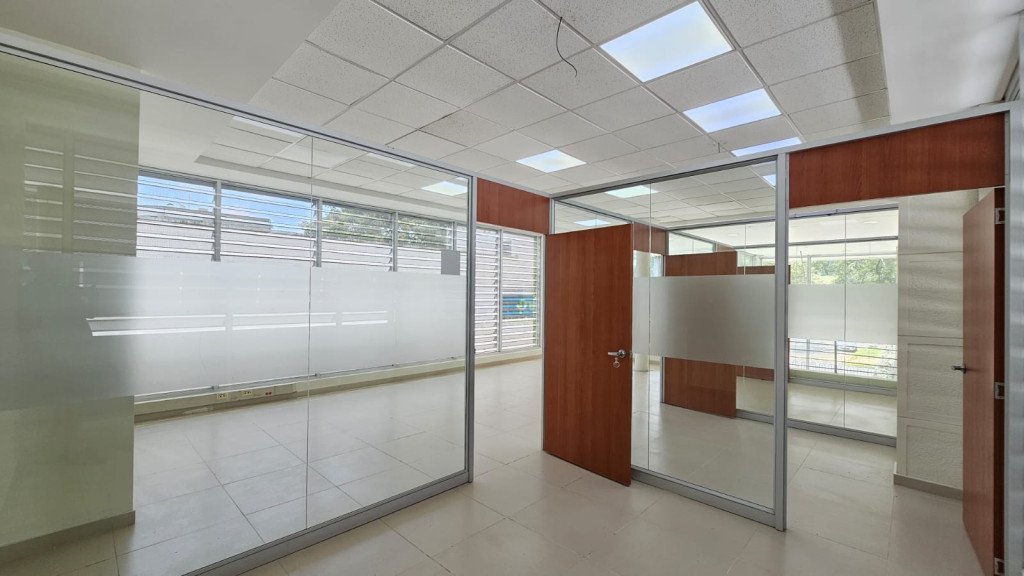 Local En Arriendo - Ciudad Jardín, Cali