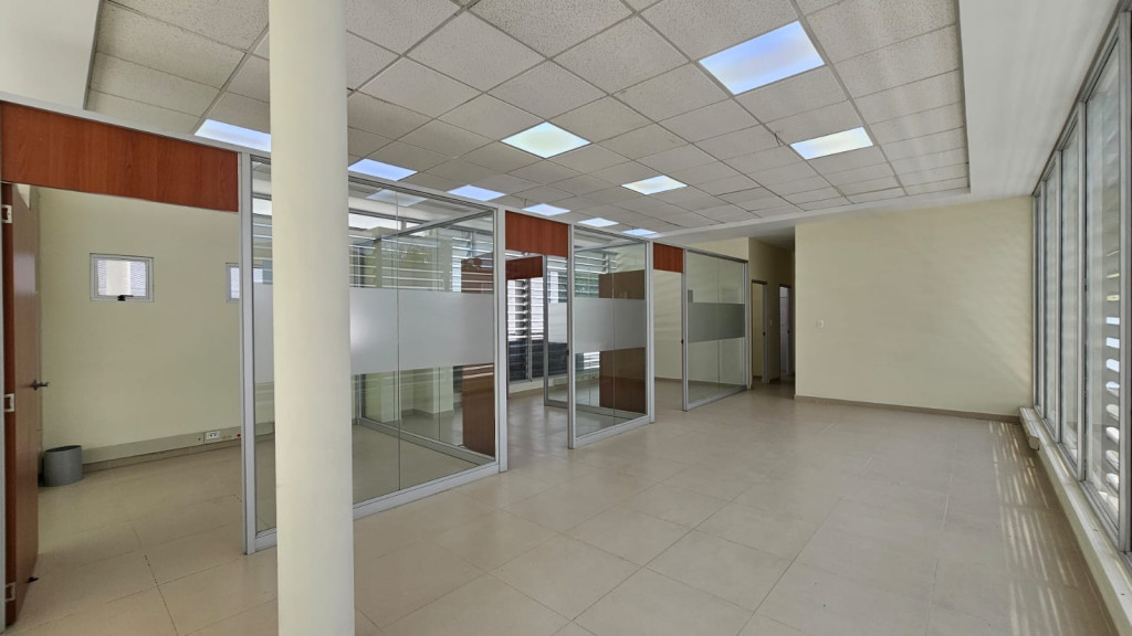 Local En Arriendo - Ciudad Jardín, Cali