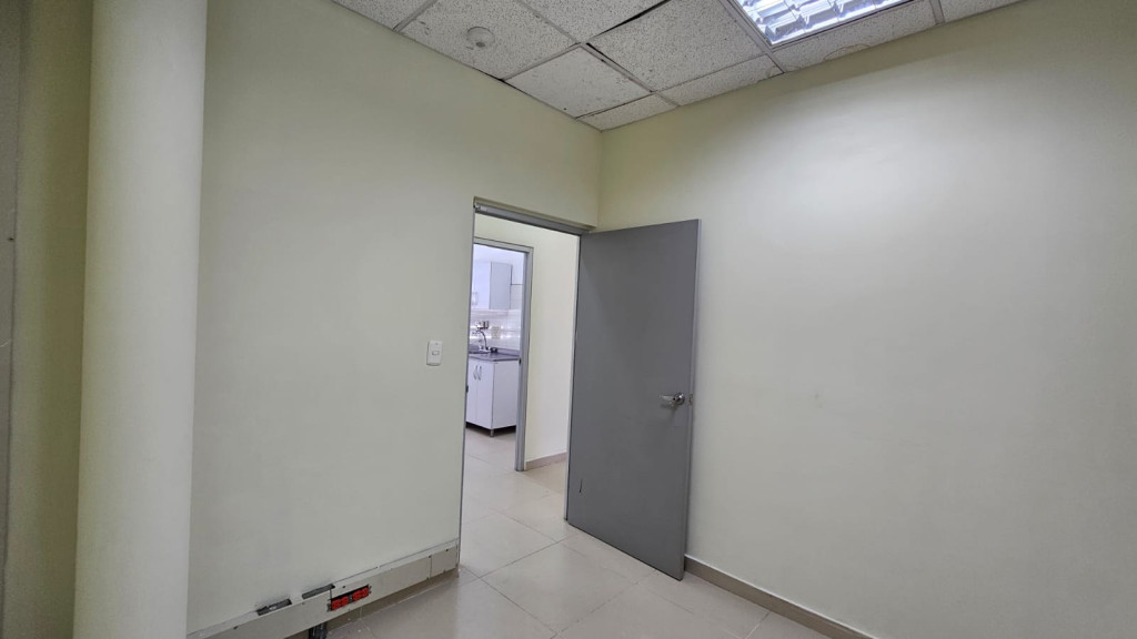 Local En Arriendo - Ciudad Jardín, Cali