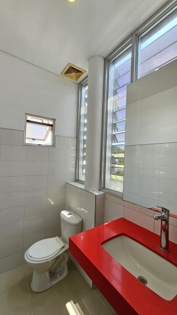 Local En Arriendo - Ciudad Jardín, Cali