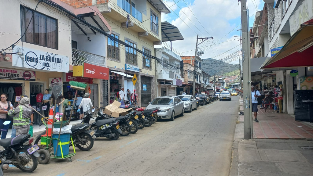 Local En Arriendo - Belalcázar, Yumbo