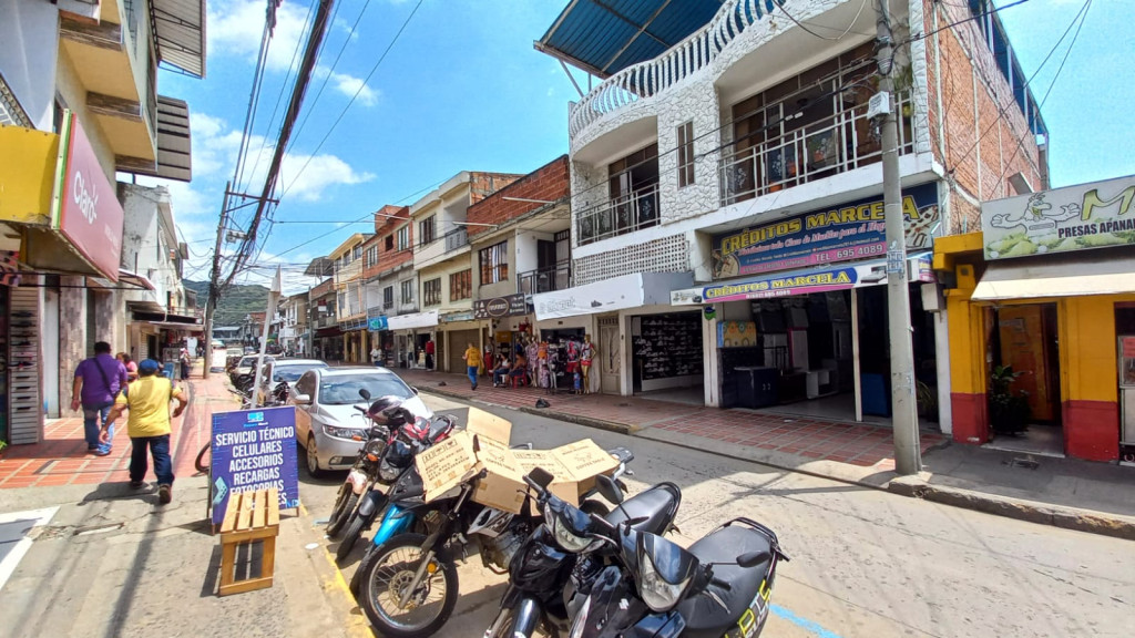 Local En Arriendo - Belalcázar, Yumbo