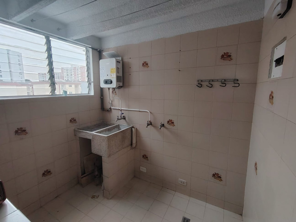 Apartamento En Venta - Urbanización La Flora, Cali