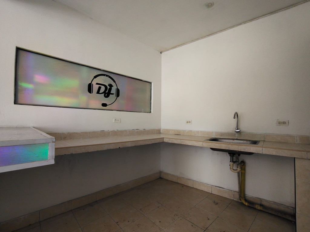 Local En Arriendo - Urbanización Barranquilla, Cali