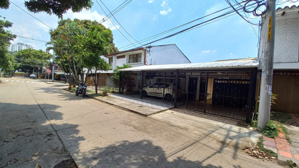 Casa En Arriendo - El Bosque, Cali