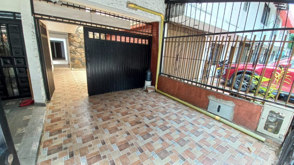 Casa En Arriendo - El Bosque, Cali