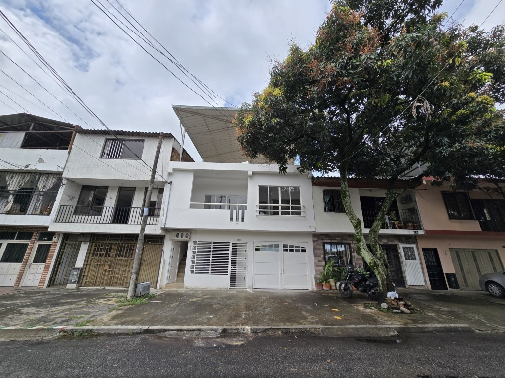 Casa En Arriendo - La Esmeralda, Cali