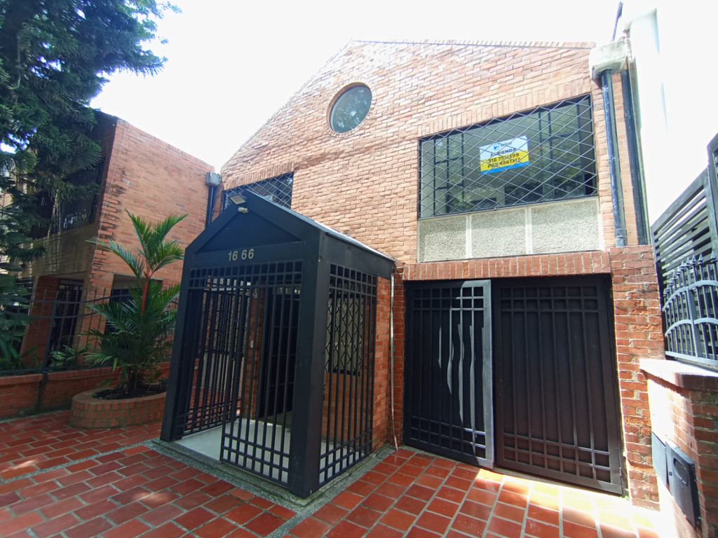 Casa En Arriendo - Urbanización San Joaquin, Cali