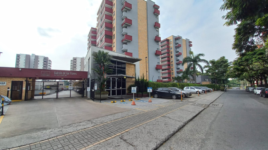 Apartamento En Arriendo - Urbanización La Flora, Cali