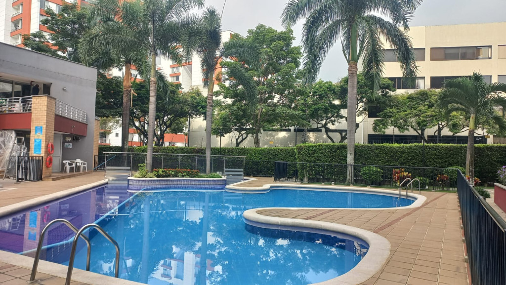 Apartamento En Arriendo - Urbanización La Flora, Cali