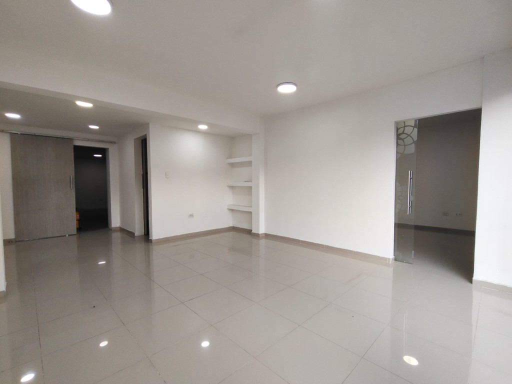 Local En Arriendo - Champagñat, Cali