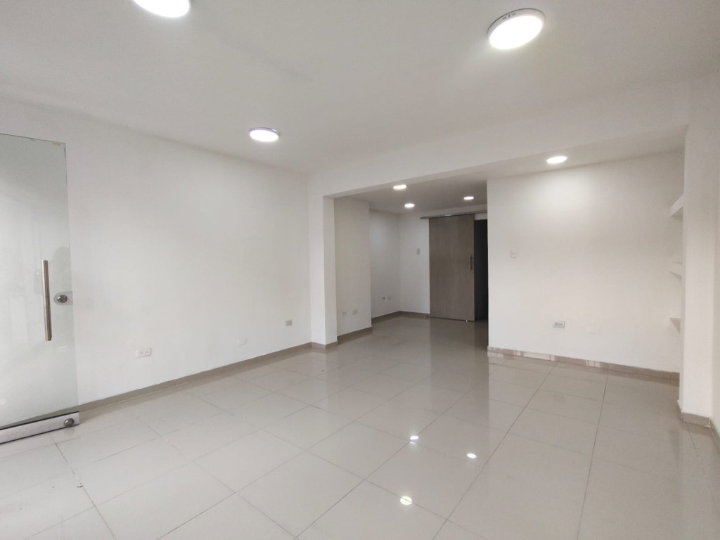 Local En Arriendo - Champagñat, Cali